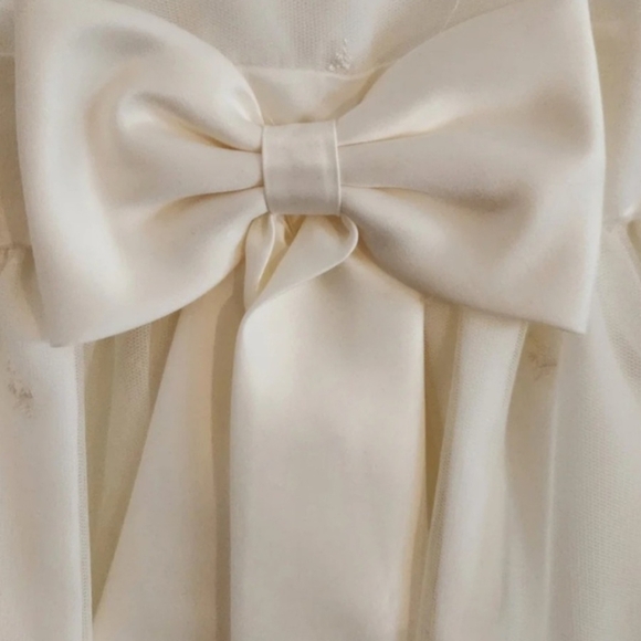 White Kids Dress w/ Bow Design - Picture 3 of 4